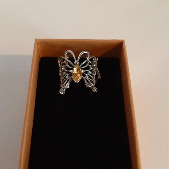 unbranded Jewelry - Beautiful butterfly ring